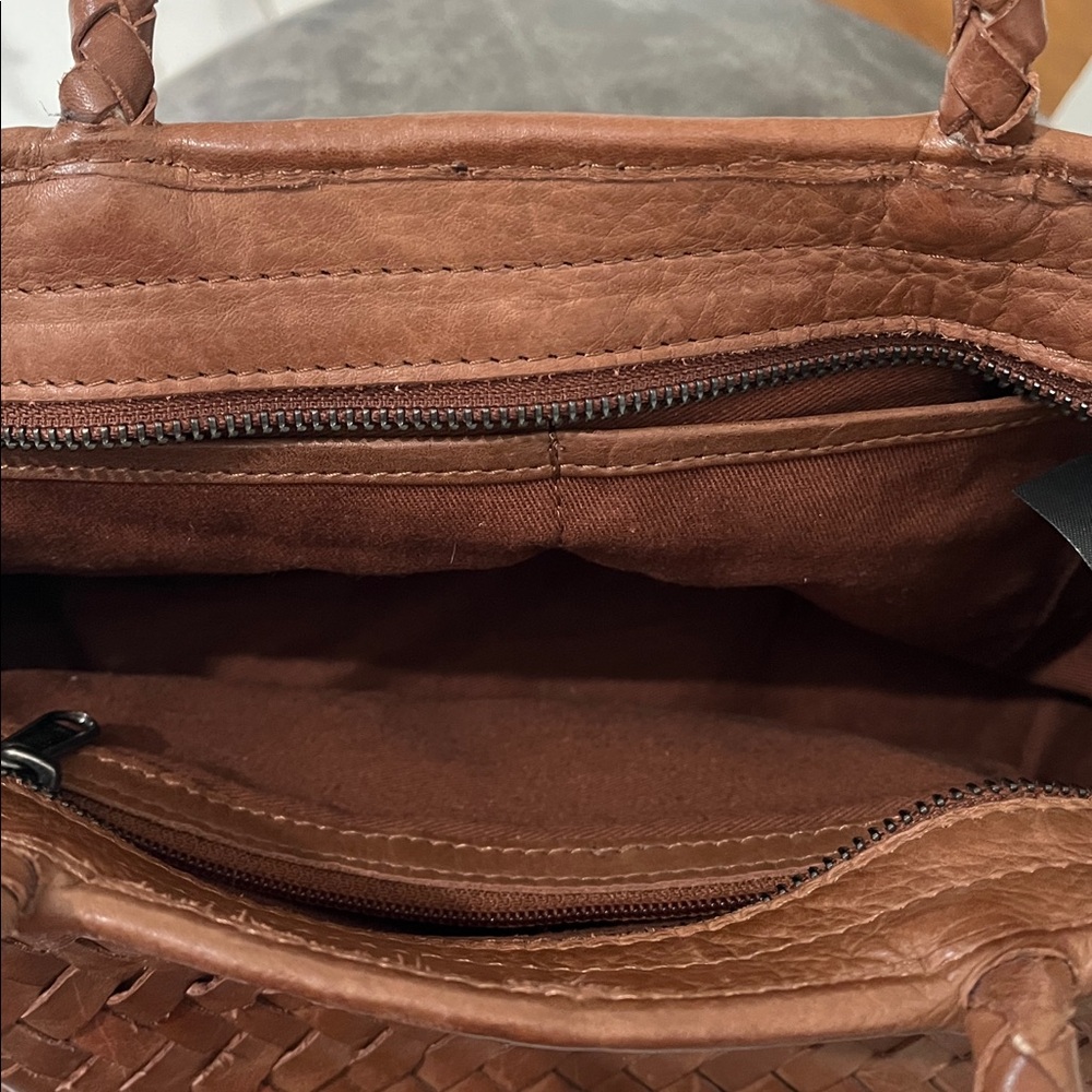 Elegant Brown Woven Leather Tote - Picture 5 of 12